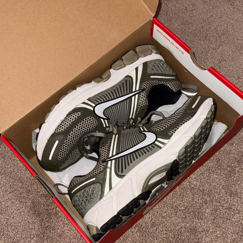 Nike Olive and Khaki Vomero 5